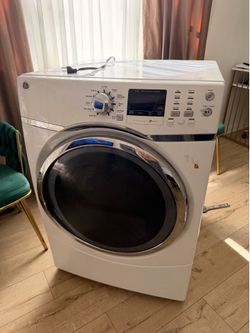 Gas Dryer GE® 7.5 cu. ft. capacity frontload dryer with steam
