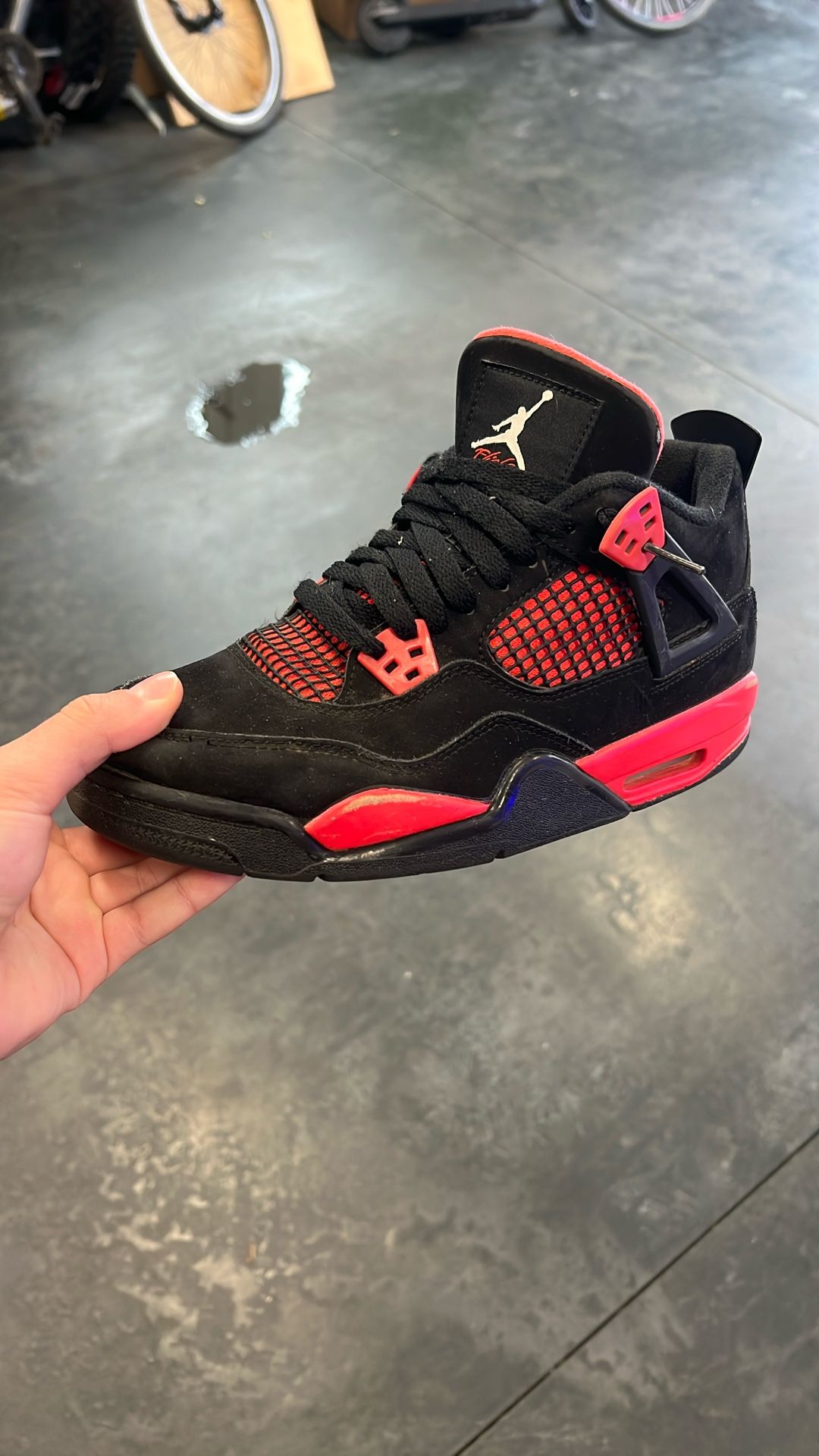 Jordan 4 Red Thunders