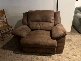 Oversized recliner
