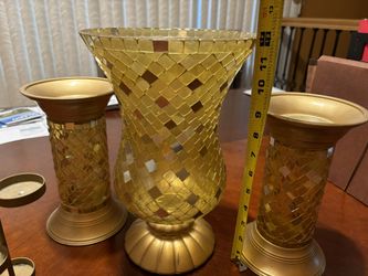 Vase With 2 Candle Pillars