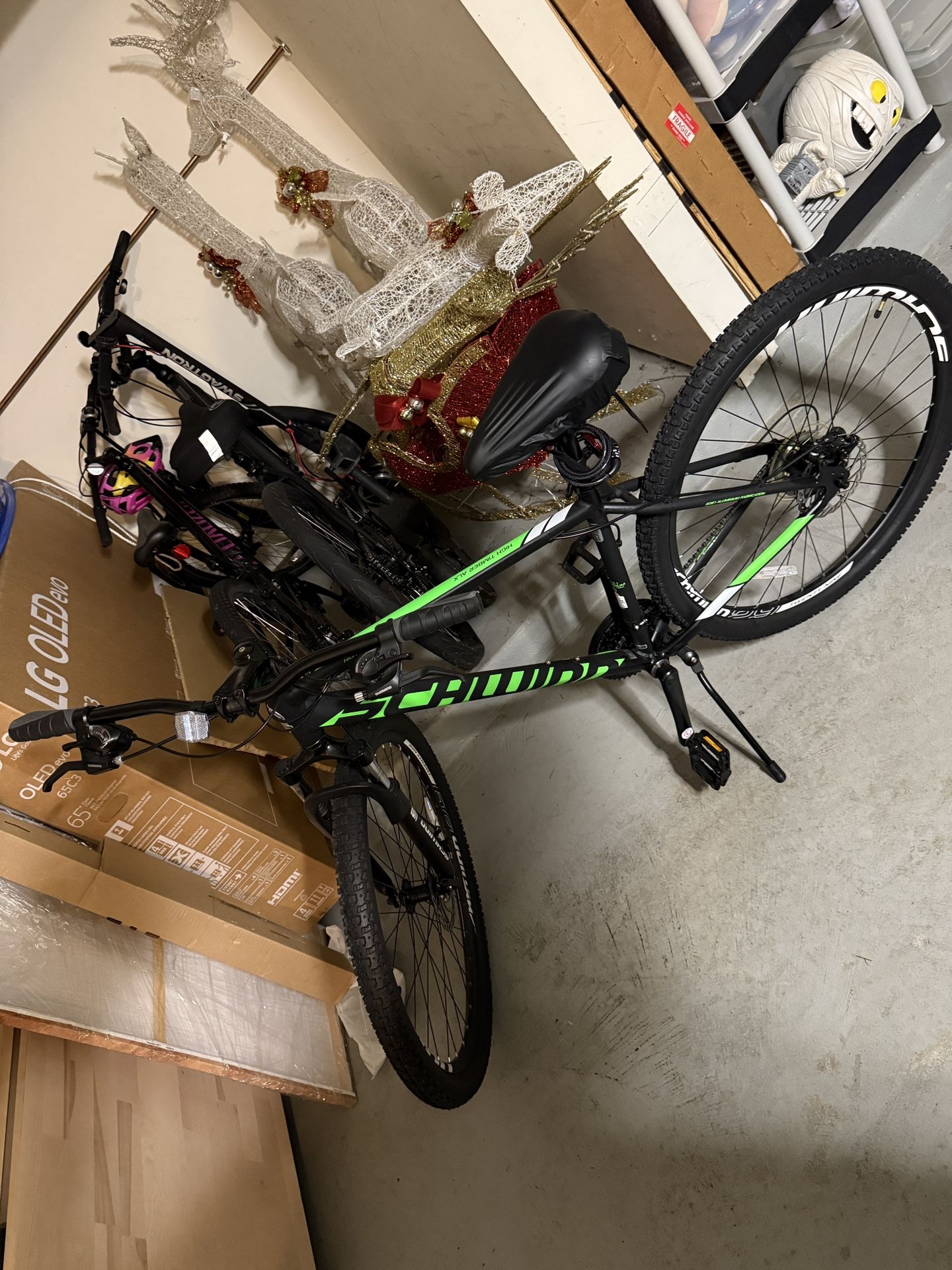Schwinn High Timber Mountain Bike for Adult Youth Men Women Boys Girls, 24 to 29-Inch Wheels, 7 or 21-Speeds