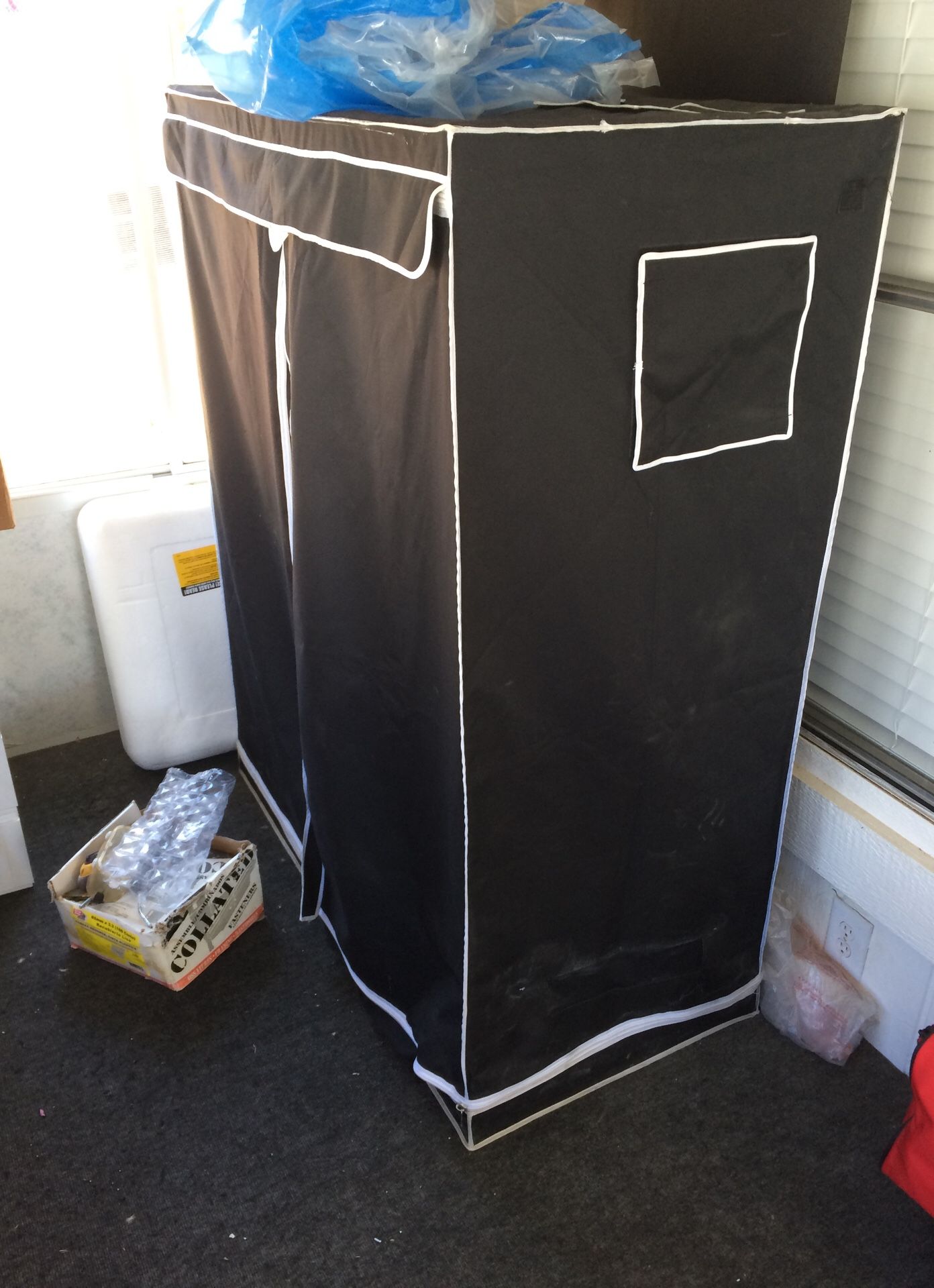 Grow tent 4'x4x2' deep