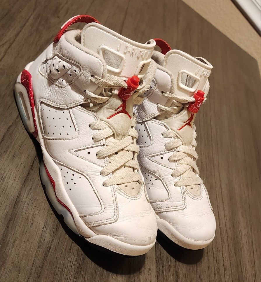 Air Jordan Retro Red Oreo Sneakers