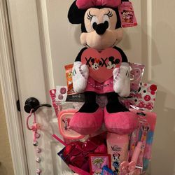 Minnie Mouse 🎀Valentines ♥️Basket
