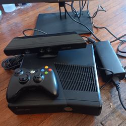 Xbox 360 Slim With One Controller One Game And Kinect