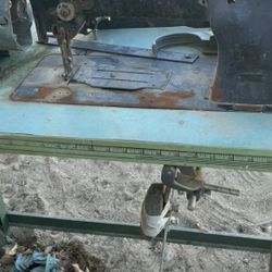 Industrial sewing machine