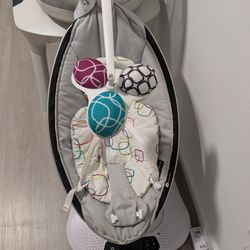 Two for one deal 4moms Bassinet/4moms Mamaroo Swing