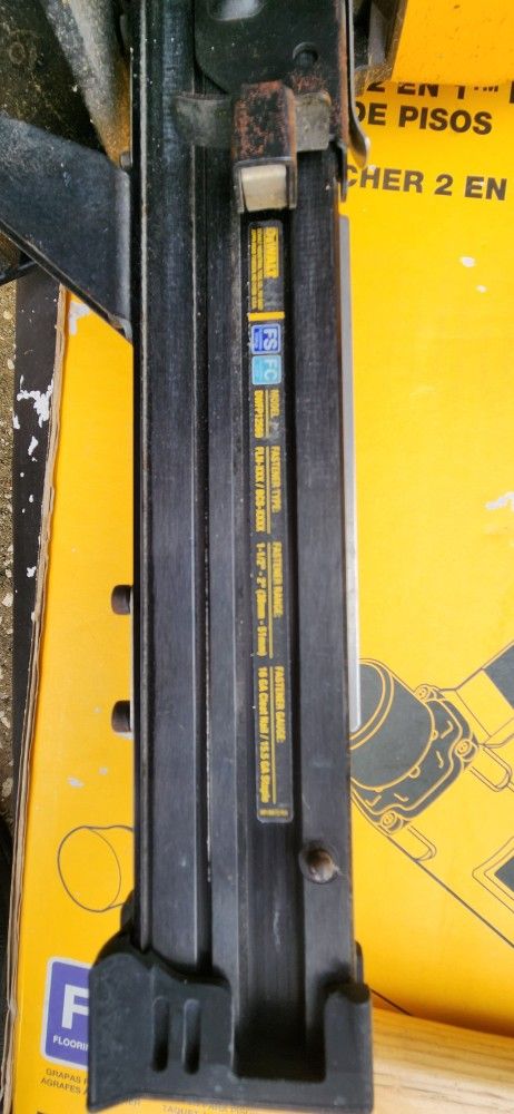 Dewalt 2 In 1 Pneumatic Flooring Tool