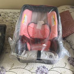 Babytrend Car Seat NEW NEW 