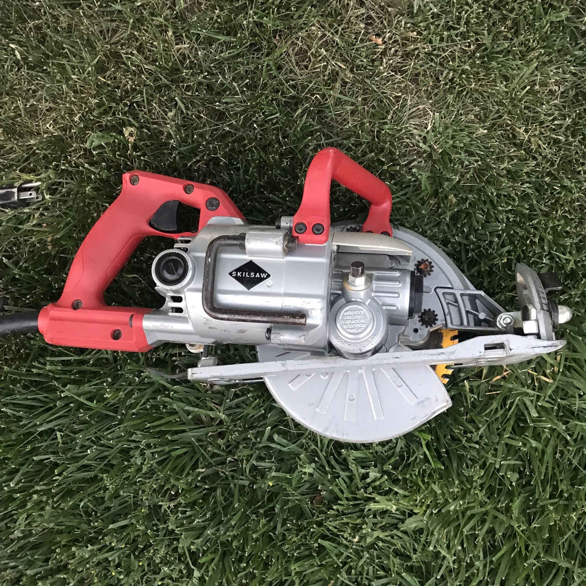 Skilsaw Worm Drive 7 1/4” Circular Saw Mag 77 for Sale in Calimesa, CA