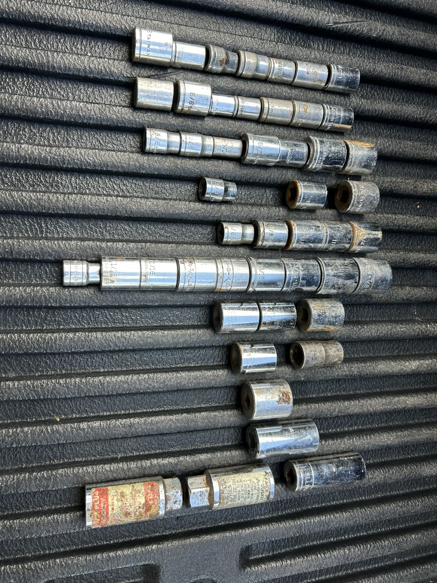3/8 Random size wrenches/sockets