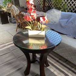 High Quality Small Diner Or Decorative Table Solid  Wood 