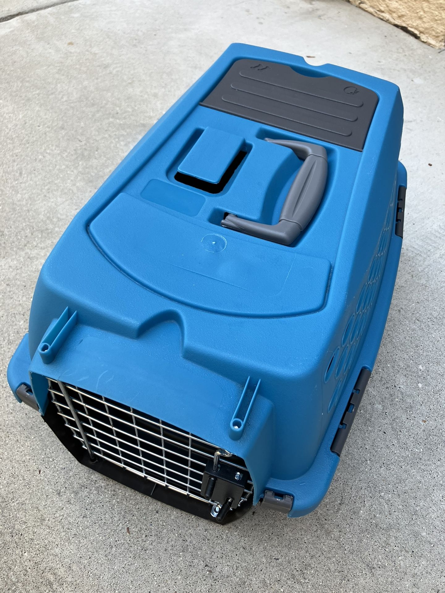 Petmate Cat or Small Dog Carrier 