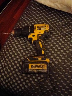 DeWalt Dcd 778 1/2 Inch Cordless Hammer Drill With Battery 