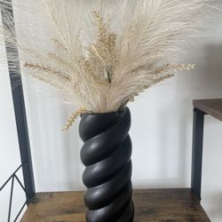 Black Twisted Vase with Pampas Grass