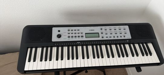 Yamaha YPT270 61-Key Portable Keyboard With Power Adapter