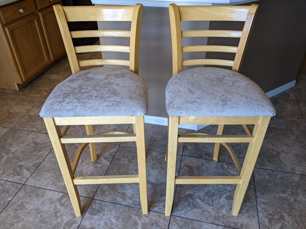 2 Wooden Bar Stools