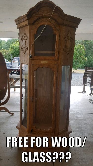 Free grandfather clock she'll. Ready in carport for pickup
