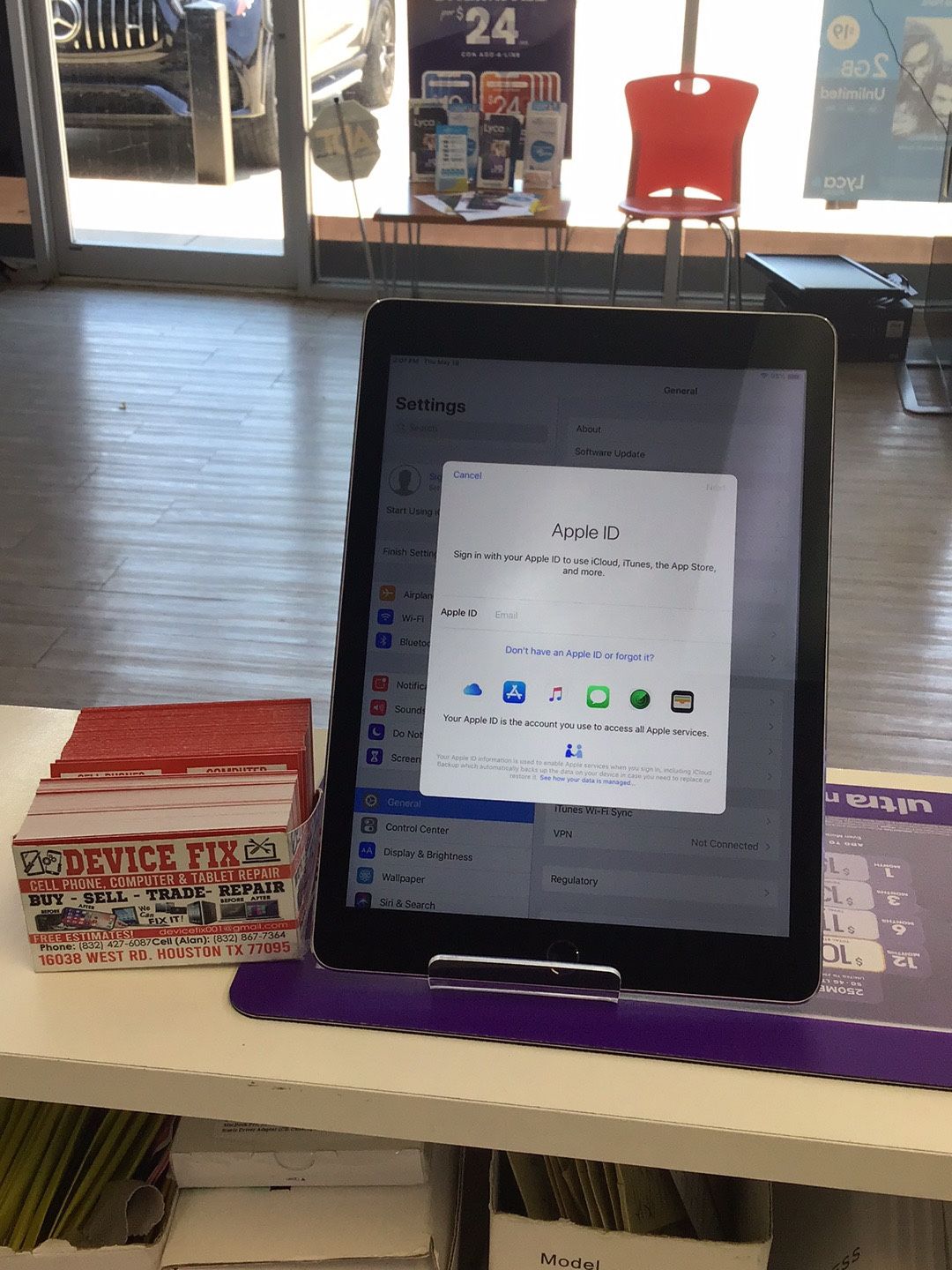 Great Condition Apple Ipad Air Unlocked, 9.7 inch Screen, Comes With Charging Cable