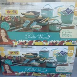 Pioneer Woman/kitchen Items 