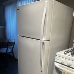 Whirlpool - 14.3 Cu. Ft. Top-Freezer Refrigerator - White