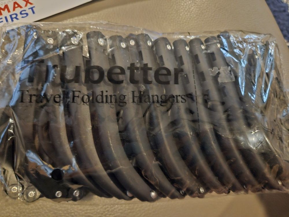 Foldable Travel Hangers. New X12