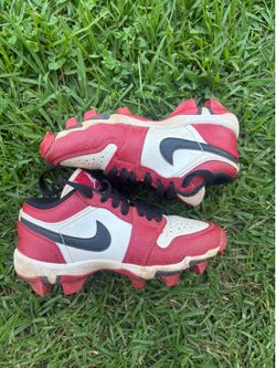 Baseball cleats