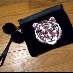Pompom Wrist Bag