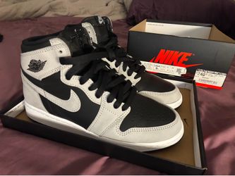 Nike Jordan 1 high Shadow 2.0 size 5Y like new