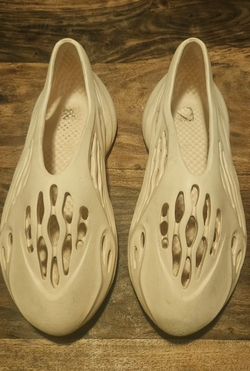 adidas Yeezy Foam Runner – Size US 10 / EU 44 – Bone/Sand – Pre-Owned