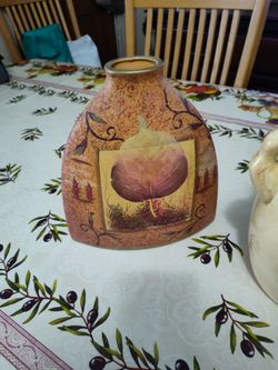 Vintage vase vintage... cookie jar... Each $15 Or set 25