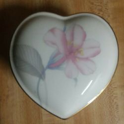 MIKASA BONE CHINA "EDEN'S GARDEN" COVERED TRINKET DISH GOLD TRIM 🌸