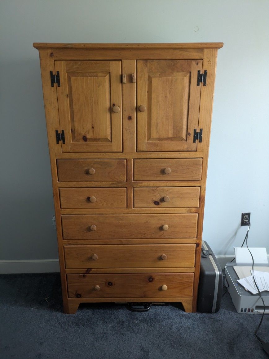 Solid Wood Dresser With Cabinet Top