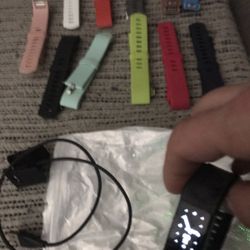 Lnew Works Great Fitbit With Extra Bands And Charger Everything Goes For $60