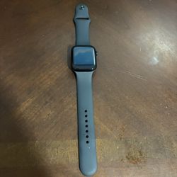 Apple Watch SE (Gen 2) 44 mm