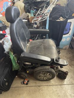 QUANTUM POWER WHEELCHAIR