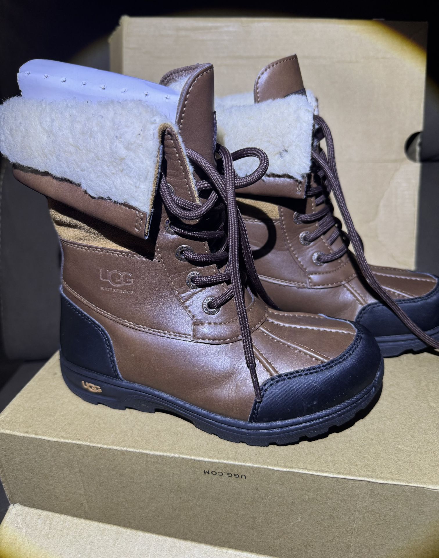 UGG BOOTS FOR GIRLS, SIZE 13