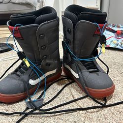 Mens Vans snowboard boots size 9.5