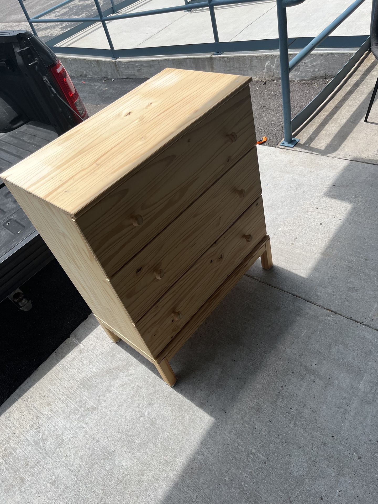 CHEST OF DRAWERS