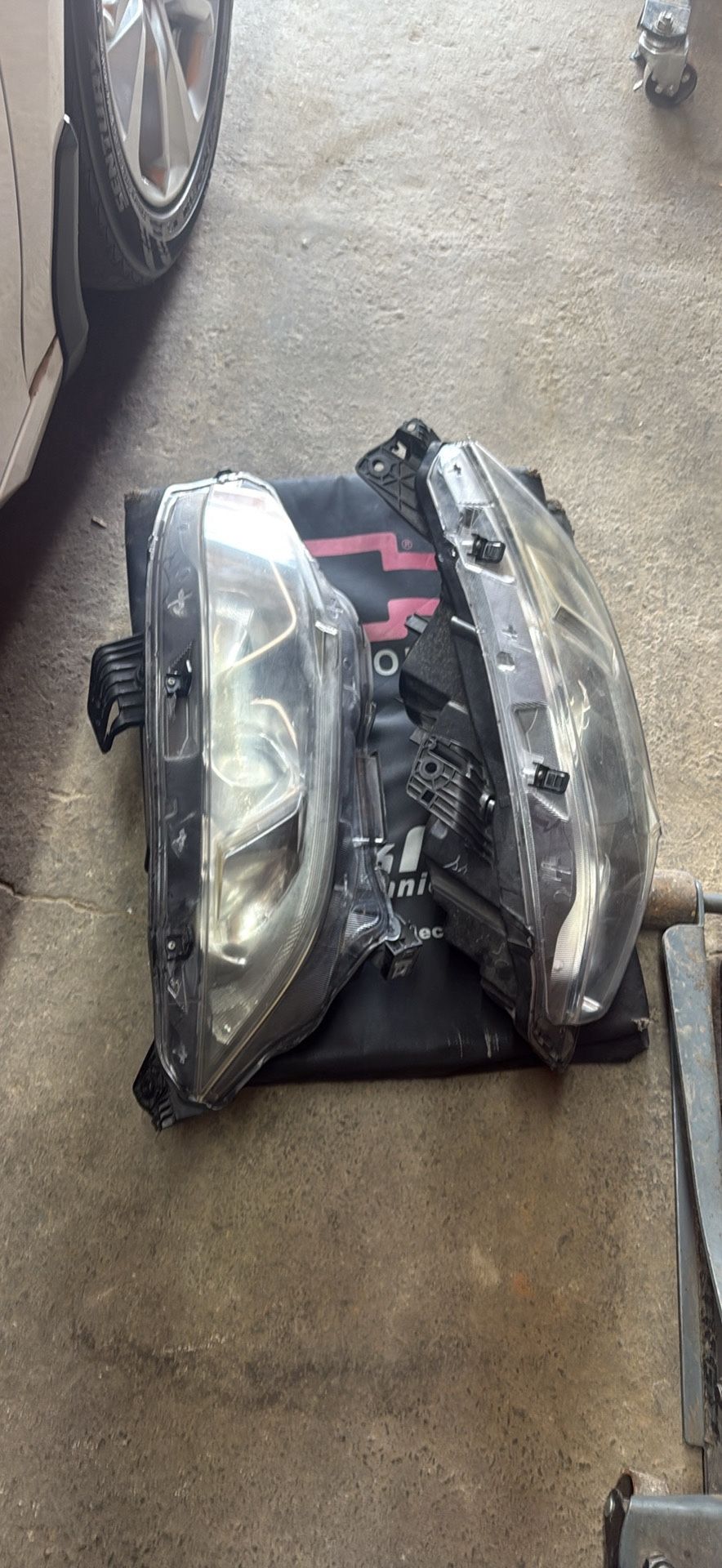 Headlights For a Honda Civic 2016