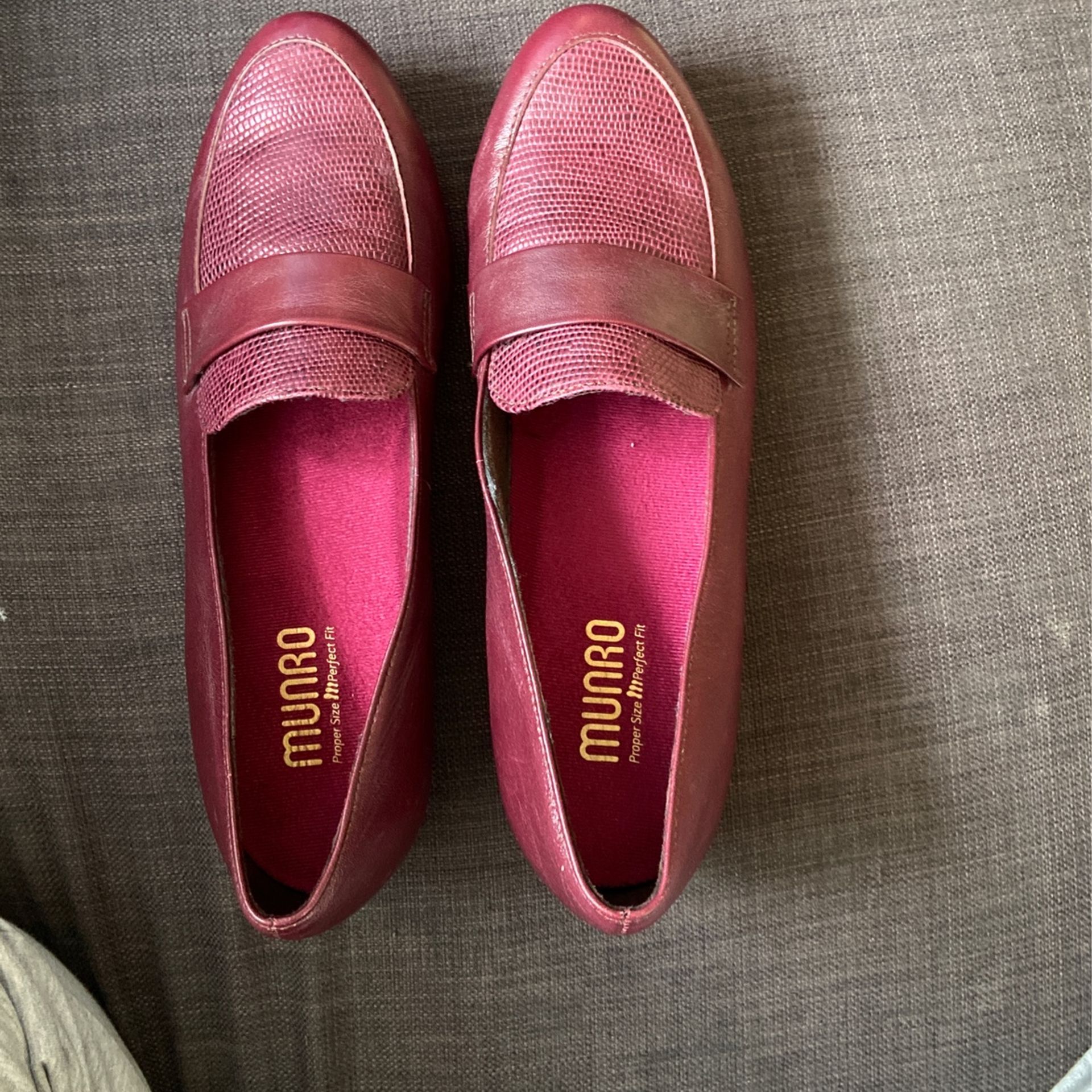 Munro Kiera Burgundy Loafers.