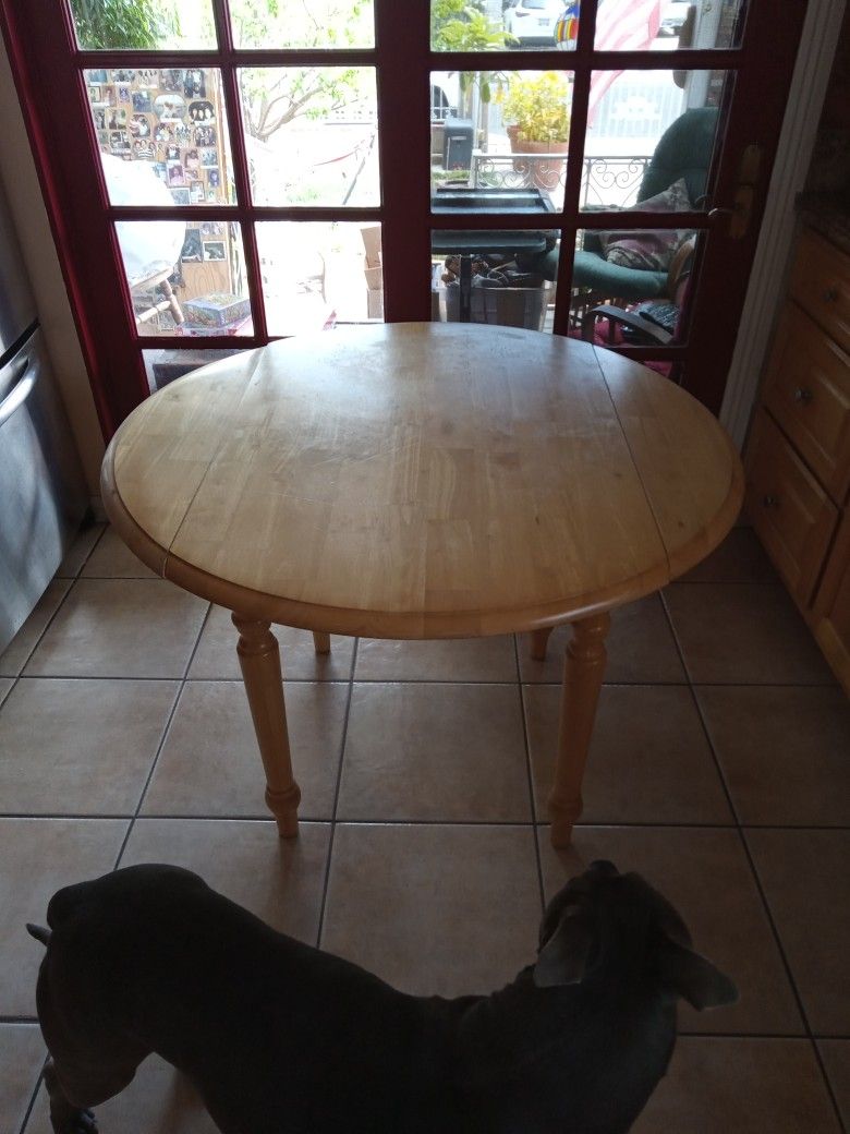 Round Kitchen Table And Chairs