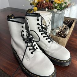 Men’s Dr. Martens White Sz. 12 Lace-up Boots  ! Worn Twice