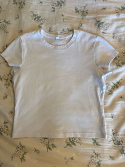 [2] UNIQLO Women’s T-shirts