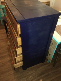 5 drawer dresser + 2 end tables