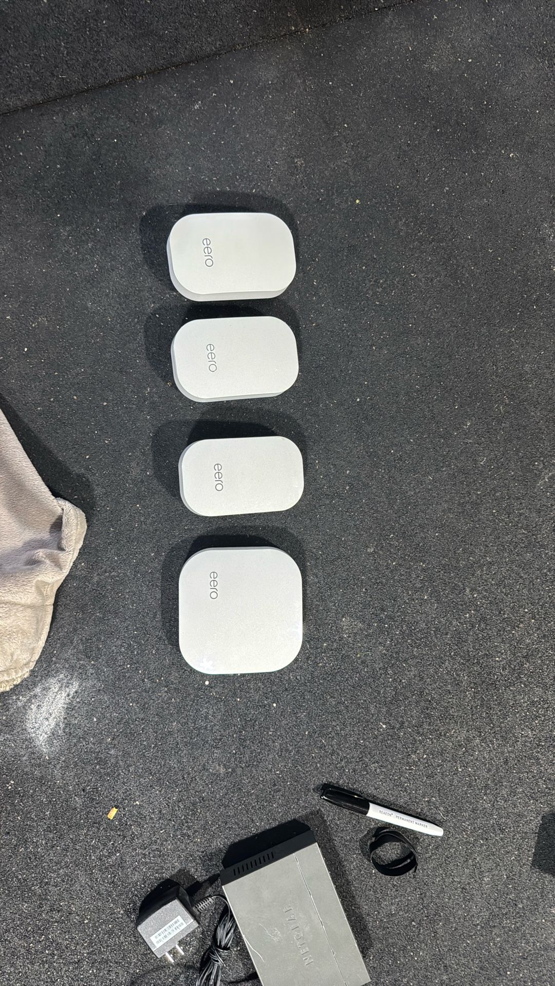 Eero Pro + 3 Eero Beacons Mesh Wi-Fi System – Great Coverage, Excellent Condition