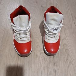 Jordan 11 red cherry men size 8.5