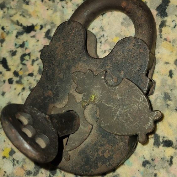 Vintage Brass BEST Padlock W/2 Keys for Sale in Aliso Viejo, CA - OfferUp