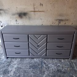 DRESSER