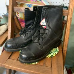 Sz 6 1/2 Black Boots
